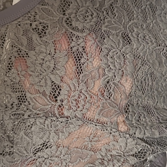 Pewter Lace tee shirt - Picture 3 of 4